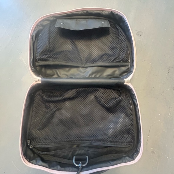 Away cosmetic bag 💕 - Picture 7 of 10